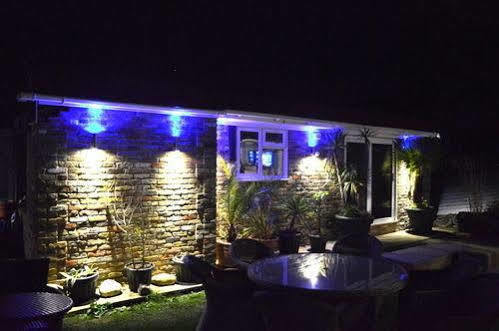 Watersedge Guest House Barton on Sea Exterior photo