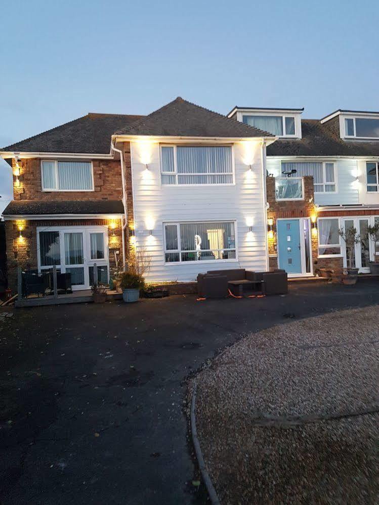 Watersedge Guest House Barton on Sea Exterior photo